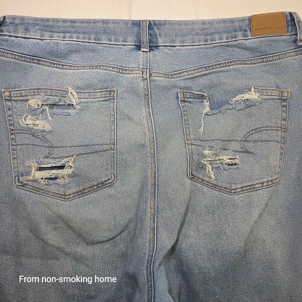 Women's American Eagle Light Blue Distressed Curvy Mom Jeans Size 18 - Picture 12 of 12